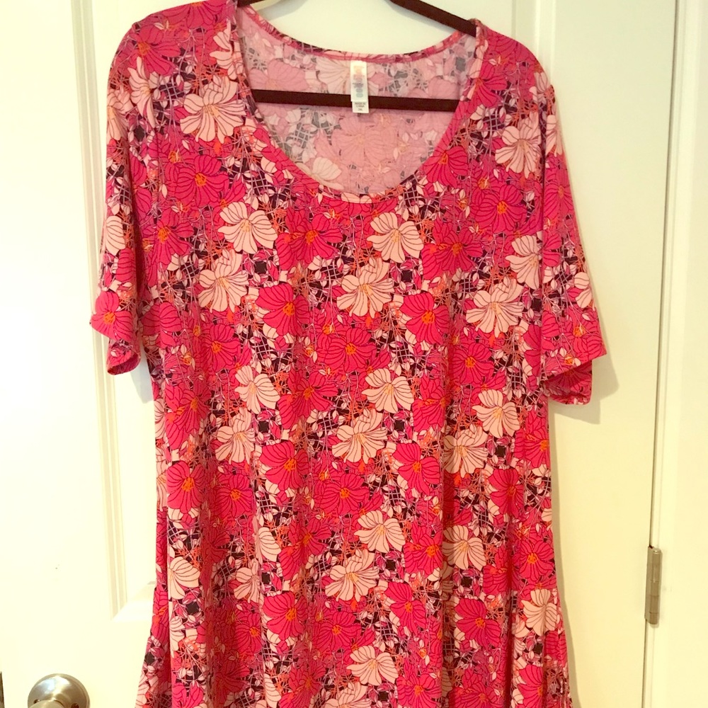 Like New Floral Lularoe Perfect T